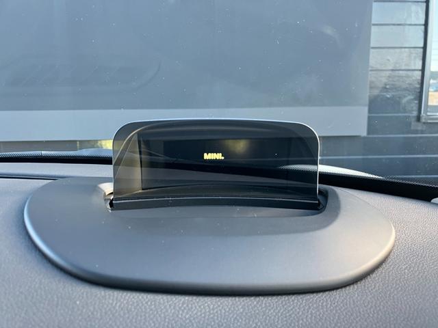 ＭＩＮＩ クーパー　ナビ　リアカメラ　ＬＥＤヘッドライト　純正１５インチホイール　リアカメラ　オートライト　オートワイパー　ＰＤＣセンサー　前車追従クルーズコントロール　衝突被害軽減ブレーキ　パーキングアシスト（30枚目）