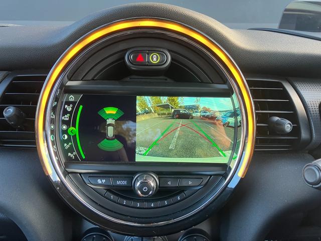 ＭＩＮＩ クーパー　ナビ　リアカメラ　ＬＥＤヘッドライト　純正１５インチホイール　リアカメラ　オートライト　オートワイパー　ＰＤＣセンサー　前車追従クルーズコントロール　衝突被害軽減ブレーキ　パーキングアシスト（35枚目）
