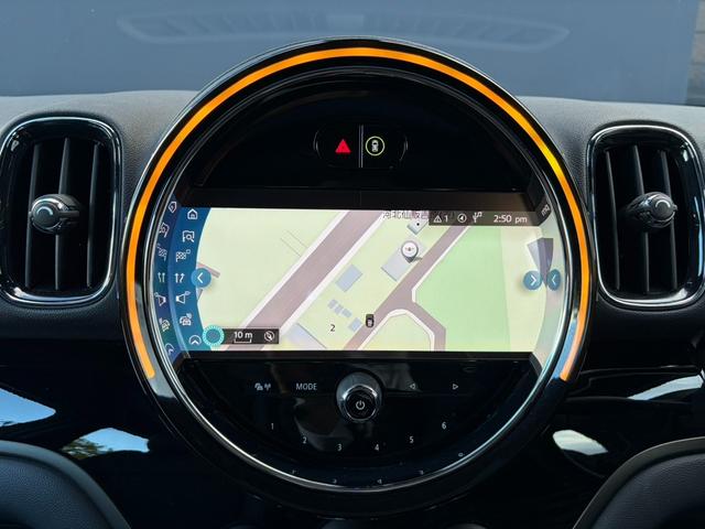 ＭＩＮＩ クーパーＤ　クロスオーバーオール４ハイランドＥＤ　ナビゲーション　ＡｐｐｌｅＣａｒｐｌａｙ　リアカメラ　ＬＥＤヘッドライト　オートライト　ユニオンジャックテールランプ　フロントフォグランプ　オートワイパー　純正１８インチホイール　ＥＴＣ２．０車載器（3枚目）