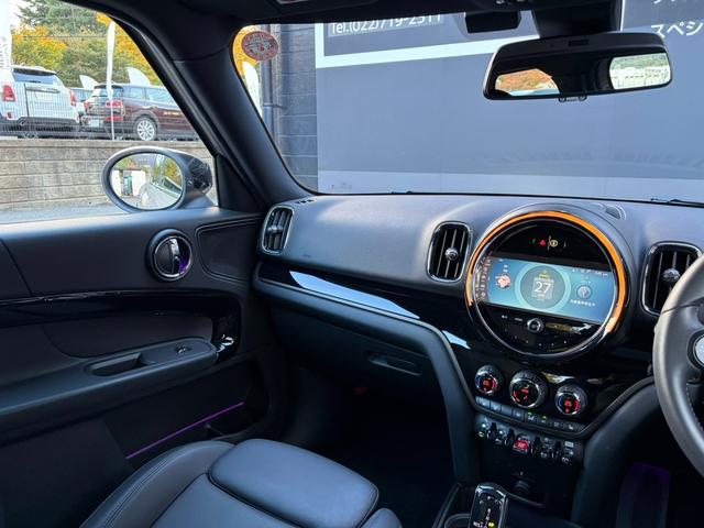 ＭＩＮＩ クーパーＤ　クロスオーバーオール４ハイランドＥＤ　ナビゲーション　ＡｐｐｌｅＣａｒｐｌａｙ　リアカメラ　ＬＥＤヘッドライト　オートライト　ユニオンジャックテールランプ　フロントフォグランプ　オートワイパー　純正１８インチホイール　ＥＴＣ２．０車載器（25枚目）