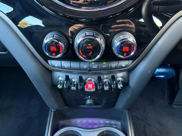 ＭＩＮＩ クーパーＤ　クロスオーバーオール４ハイランドＥＤ　ナビゲーション　ＡｐｐｌｅＣａｒｐｌａｙ　リアカメラ　ＬＥＤヘッドライト　オートライト　ユニオンジャックテールランプ　フロントフォグランプ　オートワイパー　純正１８インチホイール　ＥＴＣ２．０車載器（38枚目）