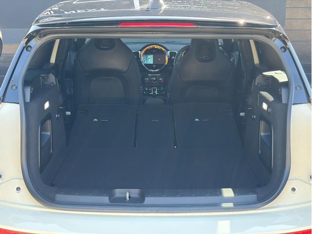 ＭＩＮＩ ジョンクーパーワークス　クラブマン　ナビ　リアカメラ　ＬＥＤヘッドライト　前車追従クルーズコントロール　衝突被害軽減ブレーキ　純正１９インチホイール　オートライト　オートワイパー　パドルシフト（20枚目）