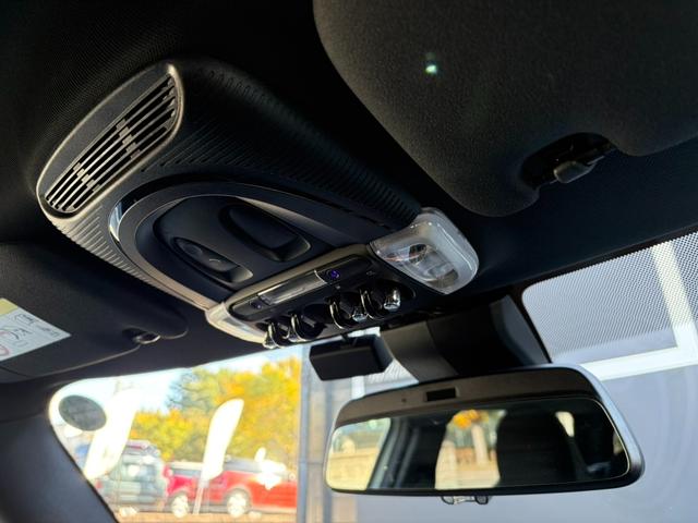 ＭＩＮＩ ジョンクーパーワークス　クラブマン　ナビ　リアカメラ　ＬＥＤヘッドライト　前車追従クルーズコントロール　衝突被害軽減ブレーキ　純正１９インチホイール　オートライト　オートワイパー　パドルシフト（33枚目）