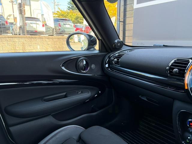 ＭＩＮＩ ジョンクーパーワークス　クラブマン　ナビ　リアカメラ　ＬＥＤヘッドライト　前車追従クルーズコントロール　衝突被害軽減ブレーキ　純正１９インチホイール　オートライト　オートワイパー　パドルシフト（41枚目）