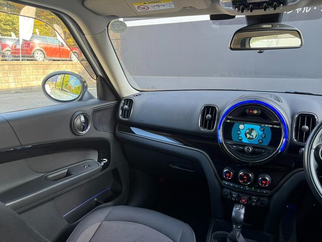 MINI クーパーD クロスオーバー オール4 ナビ リアカメラ LEDヘッドライト 純正18インチホイール PDCセンサー ETC 前車追従クルーズコントロール 衝突被害軽減ブレーキ オートライト オートワイパー シートヒーター(24枚目)