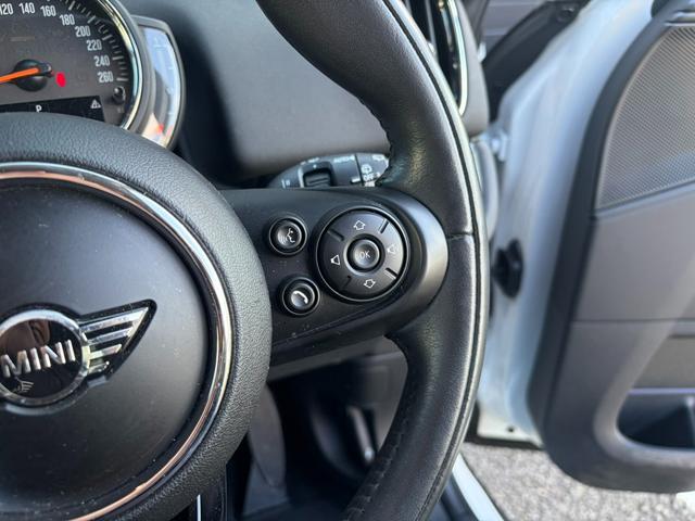 MINI クーパーD クロスオーバー オール4 ナビ リアカメラ LEDヘッドライト 純正18インチホイール PDCセンサー ETC 前車追従クルーズコントロール 衝突被害軽減ブレーキ オートライト オートワイパー シートヒーター(27枚目)