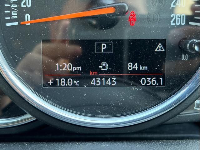 MINI クーパーD クロスオーバー オール4 ナビ リアカメラ LEDヘッドライト 純正18インチホイール PDCセンサー ETC 前車追従クルーズコントロール 衝突被害軽減ブレーキ オートライト オートワイパー シートヒーター(32枚目)