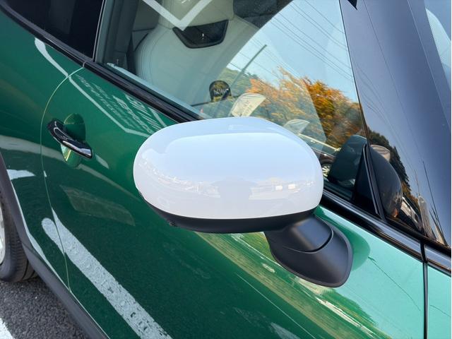 ＭＩＮＩ クーパーＳ　クラシック・トリム　純正ナビ　リアカメラ　ＬＥＤヘッドライト　全方位カメラ　純正１７インチホイール　前車追従クルーズコントロール　衝突被害軽減ブレーキ　パーキングアシスト　ＰＤＣセンサー　ヘッドアップディスプレイ（13枚目）