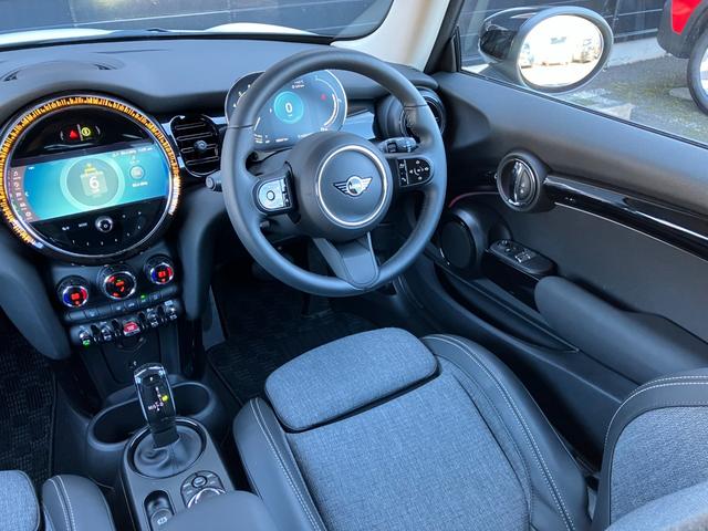 ＭＩＮＩ クーパーＤ　ナビゲーション　リアカメラ　ＬＥＤライト　純正１６インチホイール　前車追従クルーズコントロール　前後ＰＤＣセンサー　衝突被害軽減ブレーキ　デジタルスピードメーター　オートライト　オートワイパー（22枚目）
