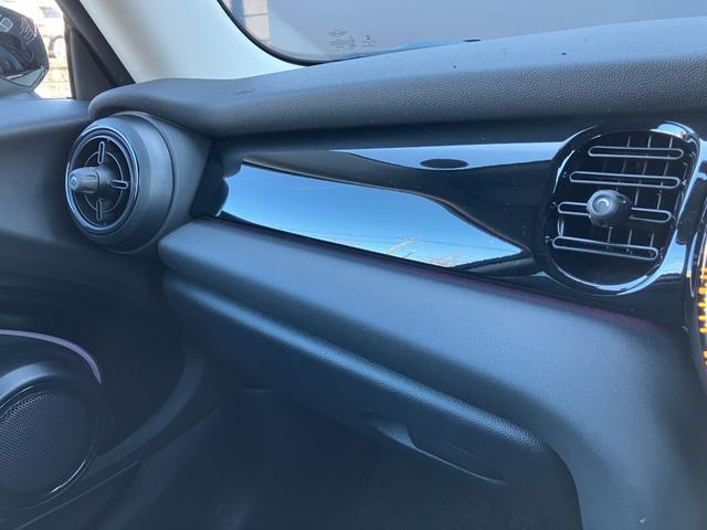 ＭＩＮＩ クーパーＤ　ナビゲーション　リアカメラ　ＬＥＤライト　純正１６インチホイール　前車追従クルーズコントロール　前後ＰＤＣセンサー　衝突被害軽減ブレーキ　デジタルスピードメーター　オートライト　オートワイパー（40枚目）