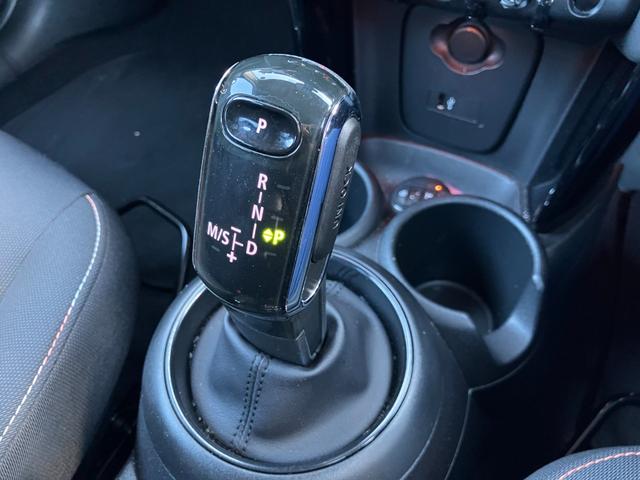 ＭＩＮＩ クーパーＤ　ナビゲーション　リアカメラ　ＬＥＤライト　純正１５インチホイール　衝突被害軽減ブレーキ　オートライト　オートワイパー　パワーステアリング　ボンネットストライプ　ＭＴモード付　ＥＴＣ車載器装備（35枚目）
