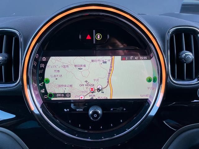 ＭＩＮＩ クーパーＤ　クロスオーバー　オール４　ナビゲーション　リアカメラ　ＬＥＤライト　純正１８インチホイール　前車追従クルーズコントロール　衝突被害軽減ブレーキ　オートライト　オートワイパー　ヘッドアップディスプレイ　前後ＰＤＣセンサー（3枚目）