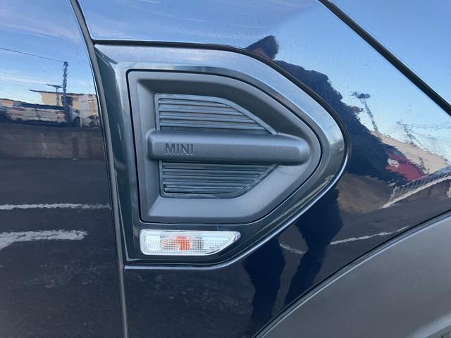 ＭＩＮＩ クーパーＤ　クロスオーバー　オール４　ナビゲーション　リアカメラ　ＬＥＤライト　純正１８インチホイール　前車追従クルーズコントロール　衝突被害軽減ブレーキ　オートライト　オートワイパー　ヘッドアップディスプレイ　前後ＰＤＣセンサー（13枚目）