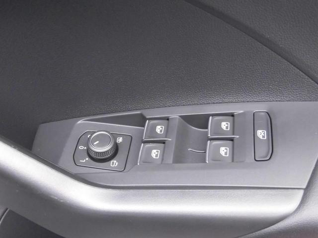 Ｔ－クロス ＴＳＩ　スタイル　Ｔ－Ｃｒｏｓｓ　ＴＳＩ　Ｓｔｙｅ　アルミホイール１７インチ　レーンキープアシスト　ブラインドスポット　デジタルメータークラスター“Ｄｉｇｉｔａｌ　Ｃｏｃｋｐｉｔ　Ｐｒｏ”パドルシフト　置くだけ充電（22枚目）