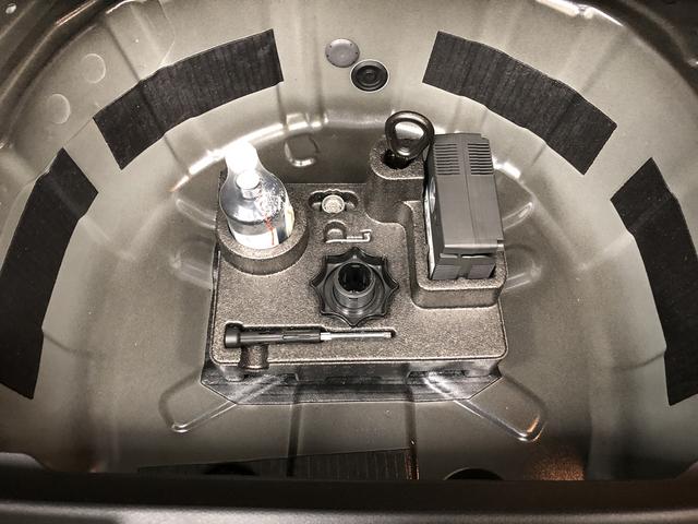 ポロ TSIコンフォートラインリミテッド LEDヘッドライト(オートハイコントロール機能、LEDポジションランプ付き) リヤビューカメラ ETC2.0対応車載器 スマートエントリー&スタートシステム 185/65R15(17枚目)