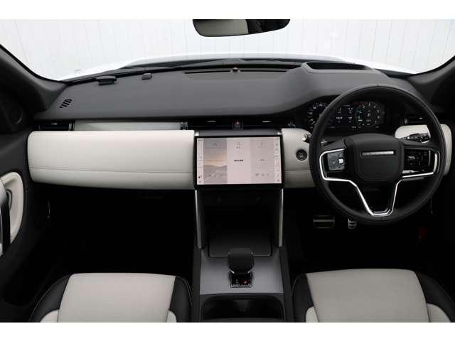 直線を基調としたシンプルなデザインのため、実用性やデザインセンスの良さが感じられる空間を演出します。