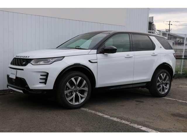 白と黒のカラーによりスポーティーなデザインとなっています。