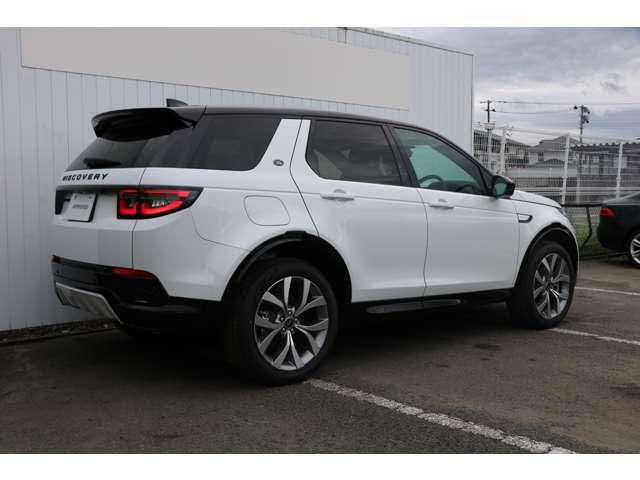 コントラストルーフ（ブラック）により、全体的に引き締まった印象があります。