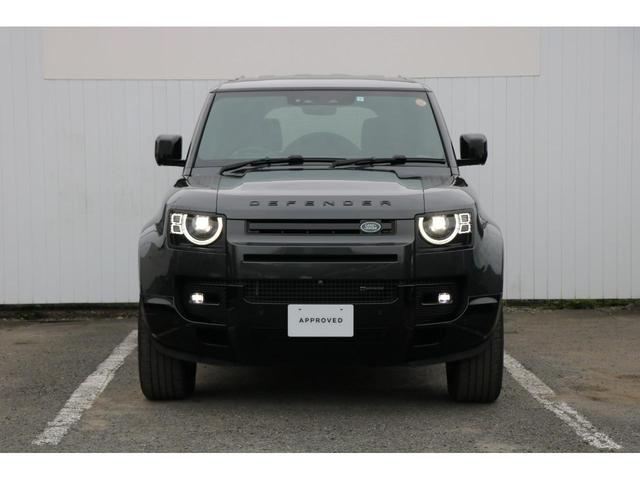 ディフェンダー １１０Ｘ－ダイナミックＳＥ　Ｄ３００　ＡＣＣ　プライバシーガラス　２０インチブラックＡＷ　ブラックパック（9枚目）