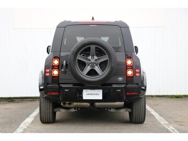 ディフェンダー １１０Ｘ－ダイナミックＳＥ　Ｄ３００　ＡＣＣ　プライバシーガラス　２０インチブラックＡＷ　ブラックパック（16枚目）