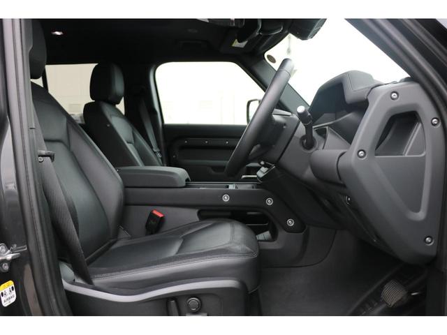 ディフェンダー １１０Ｘ－ダイナミックＳＥ　Ｄ３００　ＡＣＣ　プライバシーガラス　２０インチブラックＡＷ　ブラックパック（18枚目）