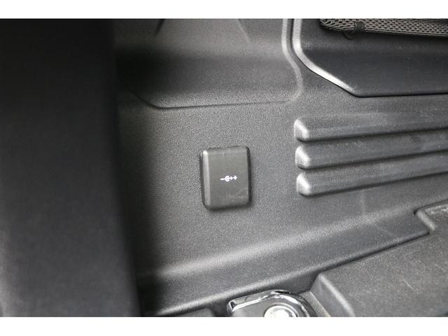 ディフェンダー １１０Ｘ－ダイナミックＳＥ　Ｄ３００　ＡＣＣ　プライバシーガラス　２０インチブラックＡＷ　ブラックパック（38枚目）