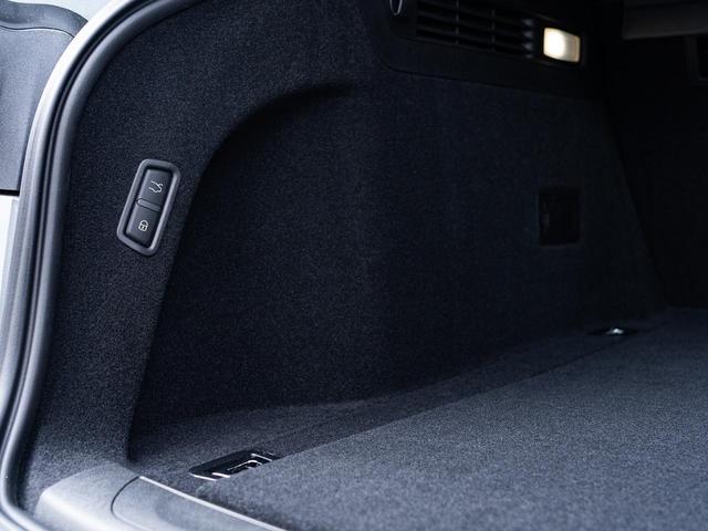 レヴァンテ ＧＴハイブリッド　認定中古車保証２年付　コンフォートパッケージ　２１インチヘリオスホイール　メタルシェントペイント　ライトブルーブレーキキャリパー　リアラミネートガラス　プレミアムパッケージ　パドルシフト（17枚目）
