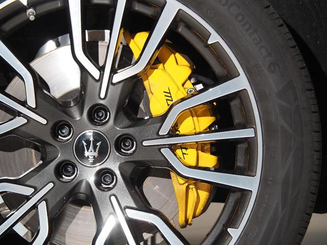 グレカーレ モデナ　認定保証２年付　初期限定カラー　シートベンチレーション　イエローキャリパー　２０インチＡＷ　スカイフックサスペンション　ＳｏｎｕｓＦａｂｅｒ１４スピーカー　フロントシートヒーター　キックセンサー（6枚目）
