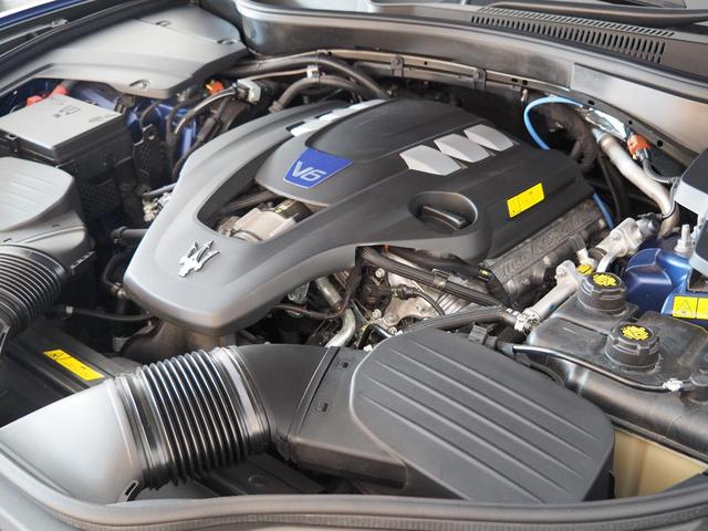 レヴァンテ モデナＳ　認定保証２年付　サンルーフ　カーボンインテリア　シートエアコン　Ｂ＆Ｗサウンド　アルカンタラルーフ　全席ヒーター　黒本革／グレーステッチ　カーボンパドル　イルミネーションドアステップ　マイカペイント（7枚目）