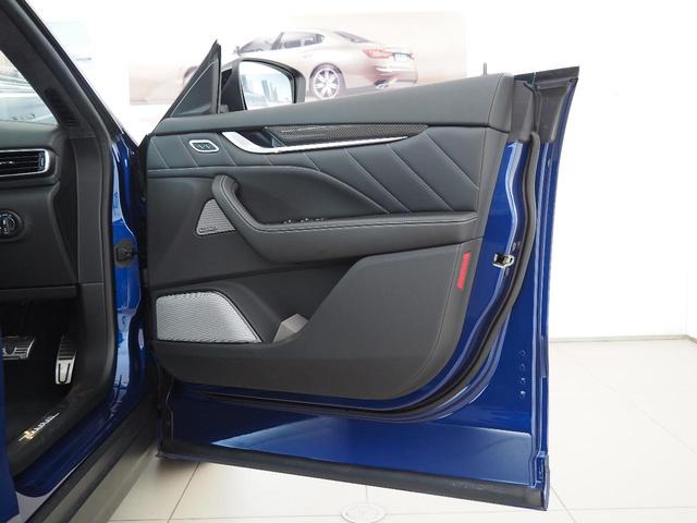 レヴァンテ モデナＳ　認定保証２年付　サンルーフ　カーボンインテリア　シートエアコン　Ｂ＆Ｗサウンド　アルカンタラルーフ　全席ヒーター　黒本革／グレーステッチ　カーボンパドル　イルミネーションドアステップ　マイカペイント（11枚目）