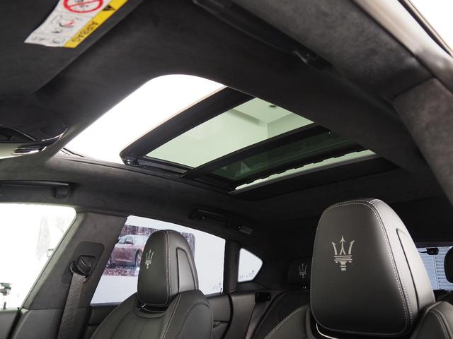 レヴァンテ モデナＳ　認定保証２年付　サンルーフ　カーボンインテリア　シートエアコン　Ｂ＆Ｗサウンド　アルカンタラルーフ　全席ヒーター　黒本革／グレーステッチ　カーボンパドル　イルミネーションドアステップ　マイカペイント（13枚目）