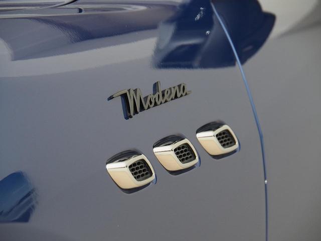 レヴァンテ モデナＳ　認定保証２年付　サンルーフ　カーボンインテリア　シートエアコン　Ｂ＆Ｗサウンド　アルカンタラルーフ　全席ヒーター　黒本革／グレーステッチ　カーボンパドル　イルミネーションドアステップ　マイカペイント（20枚目）