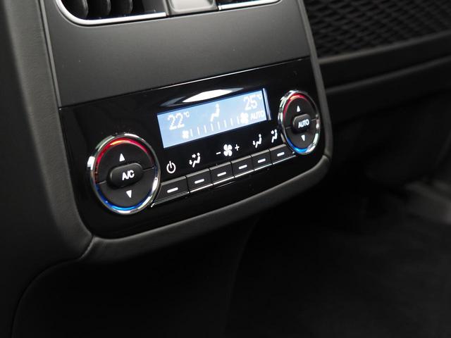 レヴァンテ モデナＳ　認定保証２年付　サンルーフ　カーボンインテリア　シートエアコン　Ｂ＆Ｗサウンド　アルカンタラルーフ　全席ヒーター　黒本革／グレーステッチ　カーボンパドル　イルミネーションドアステップ　マイカペイント（26枚目）