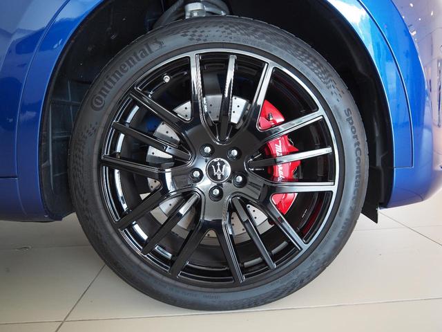 レヴァンテ モデナＳ　認定保証２年付　サンルーフ　カーボンインテリア　シートエアコン　Ｂ＆Ｗサウンド　アルカンタラルーフ　全席ヒーター　黒本革／グレーステッチ　カーボンパドル　イルミネーションドアステップ　マイカペイント（34枚目）