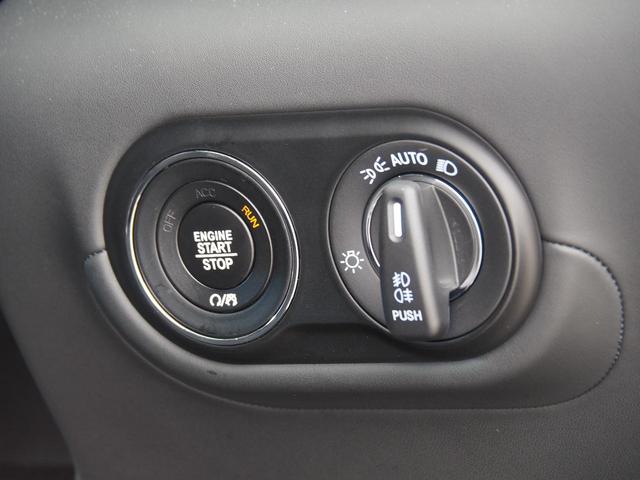 レヴァンテ モデナＳ　認定保証２年付　サンルーフ　カーボンインテリア　シートエアコン　Ｂ＆Ｗサウンド　アルカンタラルーフ　全席ヒーター　黒本革／グレーステッチ　カーボンパドル　イルミネーションドアステップ　マイカペイント（43枚目）