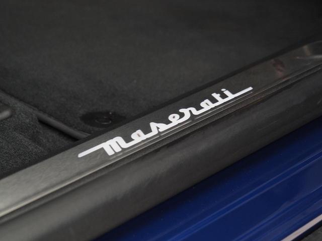 レヴァンテ モデナＳ　認定保証２年付　サンルーフ　カーボンインテリア　シートエアコン　Ｂ＆Ｗサウンド　アルカンタラルーフ　全席ヒーター　黒本革／グレーステッチ　カーボンパドル　イルミネーションドアステップ　マイカペイント（48枚目）