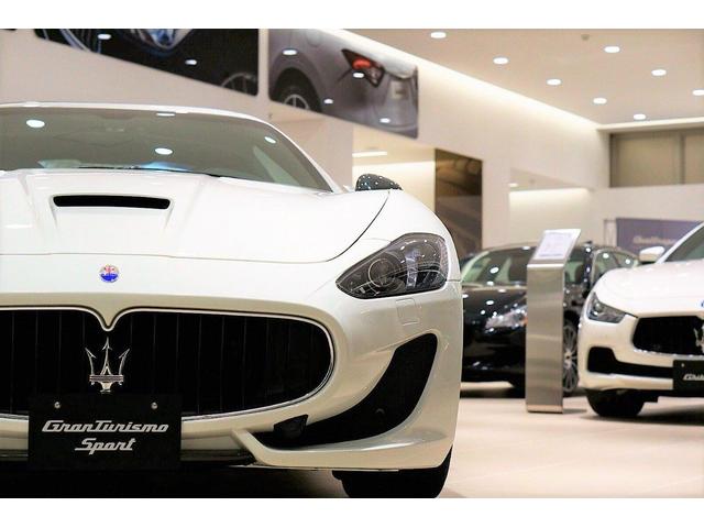 レヴァンテ モデナＳ　認定保証２年付　サンルーフ　カーボンインテリア　シートエアコン　Ｂ＆Ｗサウンド　アルカンタラルーフ　全席ヒーター　黒本革／グレーステッチ　カーボンパドル　イルミネーションドアステップ　マイカペイント（53枚目）