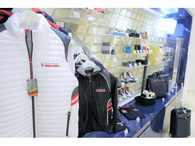 レヴァンテ モデナＳ　認定保証２年付　サンルーフ　カーボンインテリア　シートエアコン　Ｂ＆Ｗサウンド　アルカンタラルーフ　全席ヒーター　黒本革／グレーステッチ　カーボンパドル　イルミネーションドアステップ　マイカペイント（58枚目）