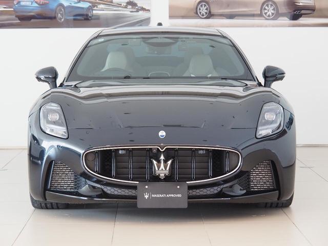 グラントゥーリズモ モデナ　認定保証２年付　エアサス　グレージュ本革　アダプティブＬＥＤヘッドライト　スポーツデザインパック　デジタルミラー　ヘッドアップディスプレイ　シートエアコン　ソナスファベールサウンド　シートヒーター（9枚目）