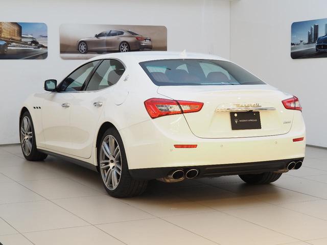 ギブリ S 赤革 全席シートヒーター サンルーフ カーボンファイバーインテリアトリム 20インチウラーノホイール スカイフックサスペンション INOXスポーツペダル レッドブレーキキャリパー シフトパドル(3枚目)