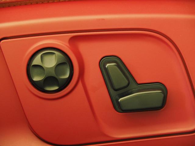 ギブリ S 赤革 全席シートヒーター サンルーフ カーボンファイバーインテリアトリム 20インチウラーノホイール スカイフックサスペンション INOXスポーツペダル レッドブレーキキャリパー シフトパドル(23枚目)