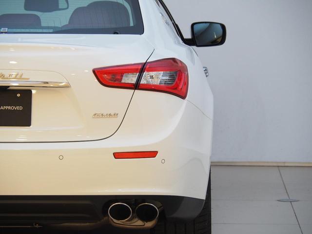 ギブリ S 赤革 全席シートヒーター サンルーフ カーボンファイバーインテリアトリム 20インチウラーノホイール スカイフックサスペンション INOXスポーツペダル レッドブレーキキャリパー シフトパドル(32枚目)