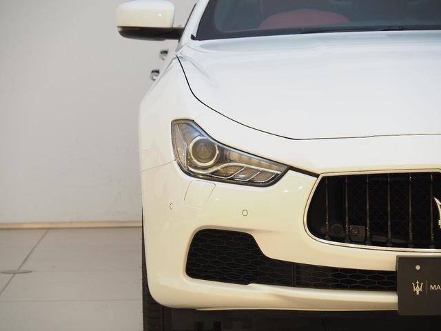 ギブリ S 赤革 全席シートヒーター サンルーフ カーボンファイバーインテリアトリム 20インチウラーノホイール スカイフックサスペンション INOXスポーツペダル レッドブレーキキャリパー シフトパドル(34枚目)