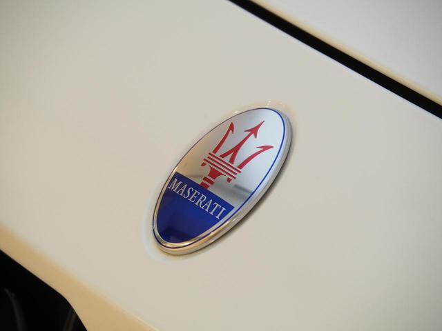 ギブリ S 赤革 全席シートヒーター サンルーフ カーボンファイバーインテリアトリム 20インチウラーノホイール スカイフックサスペンション INOXスポーツペダル レッドブレーキキャリパー シフトパドル(38枚目)