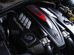 マセラティの１００年の歴史が詰まった、３．８リッターＶ８ツインターボエンジン。是非店頭でその走りやエギゾーストを、肌で、耳でご体感ください。 7