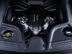 マセラティの新型エンジン「ネットゥーノ」３リッターＶ６エンジン。是非店頭でその走りやエギゾーストを、肌で、耳でご体感ください。 7