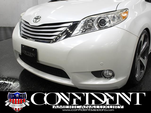 シエナ 　リミテッド　４ＷＤ　社外２２インチＡＷ　車高調　ツインサンルーフ　両側パワースライドドア　格納サードシート　地デジ・ナビ　フロント・サイド・バックカメラ　電動格納ミラー　ＢＳＭ　フリップダウンモニター（5枚目）