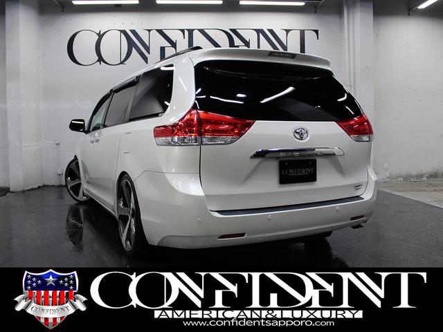 シエナ 　リミテッド　４ＷＤ　社外２２インチＡＷ　車高調　ツインサンルーフ　両側パワースライドドア　格納サードシート　地デジ・ナビ　フロント・サイド・バックカメラ　電動格納ミラー　ＢＳＭ　フリップダウンモニター（14枚目）