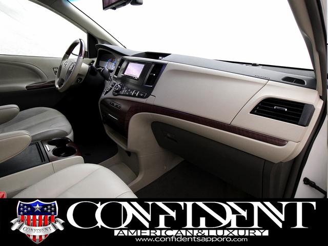 シエナ 　リミテッド　４ＷＤ　社外２２インチＡＷ　車高調　ツインサンルーフ　両側パワースライドドア　格納サードシート　地デジ・ナビ　フロント・サイド・バックカメラ　電動格納ミラー　ＢＳＭ　フリップダウンモニター（23枚目）