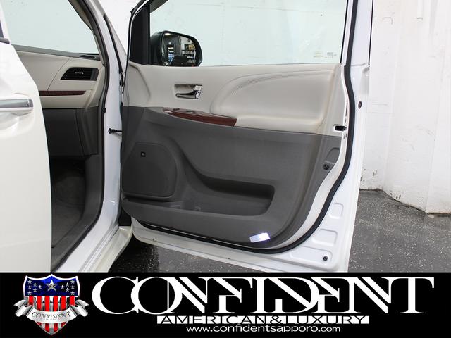 シエナ 　リミテッド　４ＷＤ　社外２２インチＡＷ　車高調　ツインサンルーフ　両側パワースライドドア　格納サードシート　地デジ・ナビ　フロント・サイド・バックカメラ　電動格納ミラー　ＢＳＭ　フリップダウンモニター（40枚目）